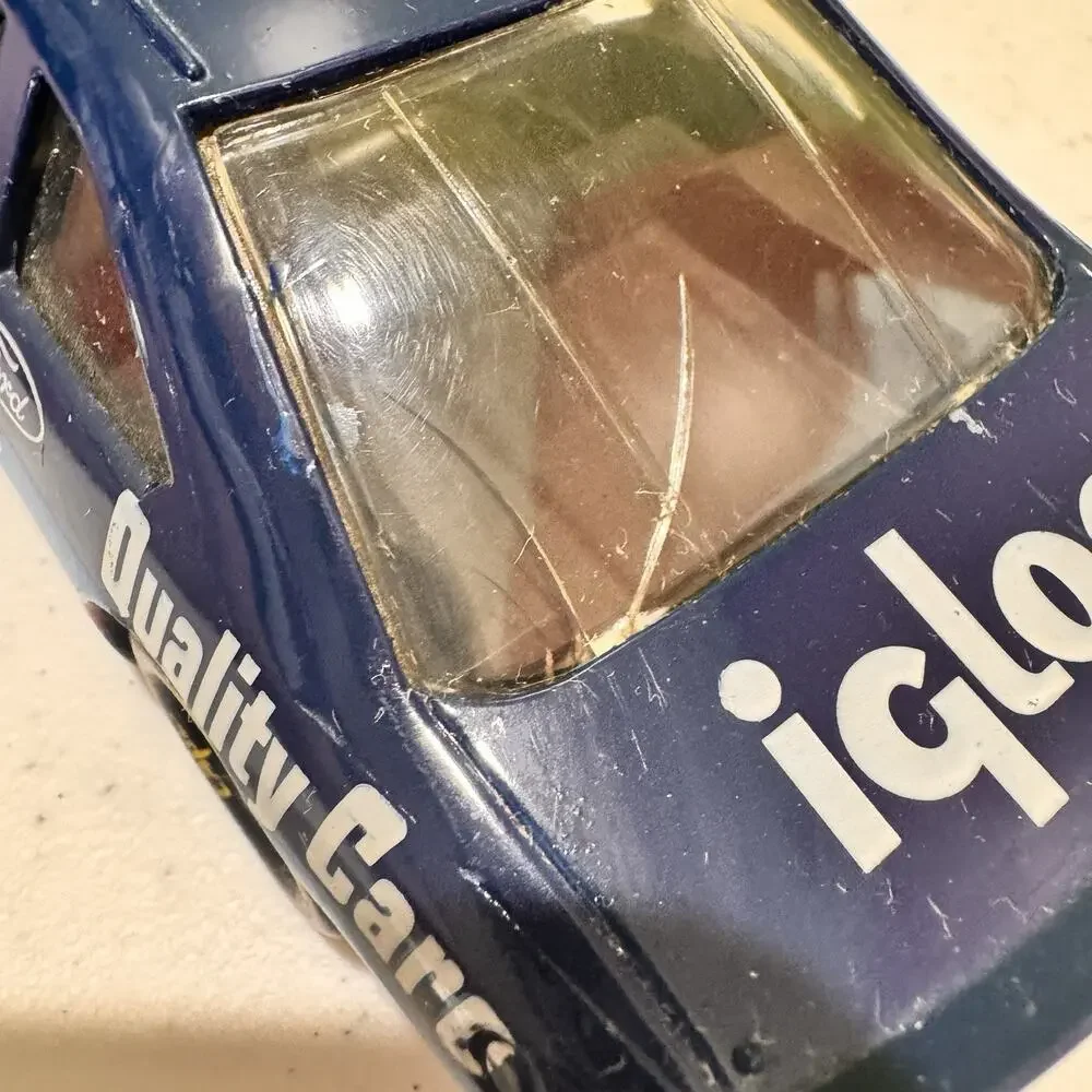 Nascar #15 Quality‎ Care/Igloo 1992 Ford Thunderbird Die-Cast Car 1:24 Scale Vtg